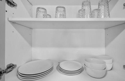 Luxe King Suite, Cozy Sectional, Gym, Pool, U of A - Photo 49