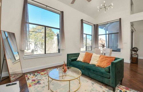 3BR/3.5BA Three Story East Downtown TownHouse with view - Photo 21