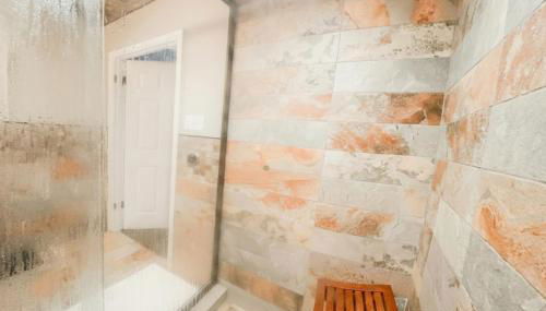 In-Shower Sauna, Fenced Yard w Deck & BBQ Near ATL - Foto 5