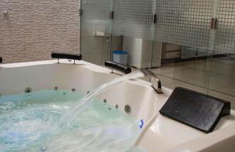 Casa com 2 quartos e banheira de Hidromassagem - Foto 1