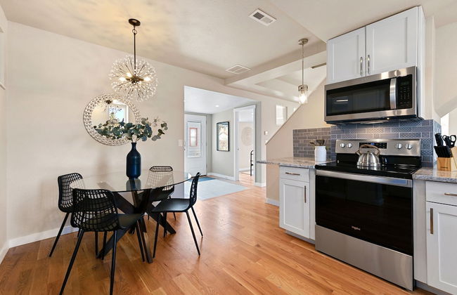 Bright and Stylish Home Great Central Location! - Foto 10