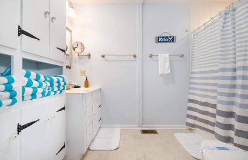 Relaxing Lakefront Retreat w/ Hot Tub & Dock - Foto 22