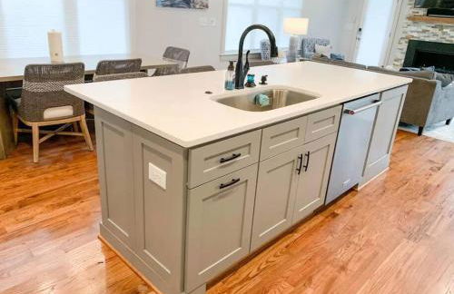 City View- near Downtown, Capital, NC State - Foto 25