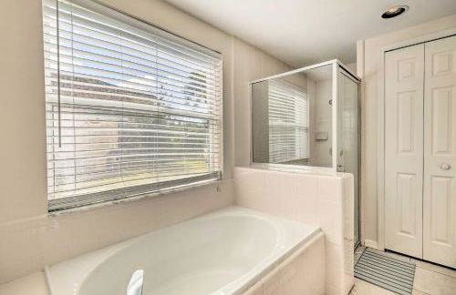 Less Than 5 Mi to Disney Parks Spacious Home with Lanai - Foto 16