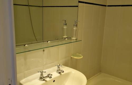 AC in the bedrooms, near the river, spacious - Photo 5