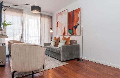 Tu Escapada Urbana - Plaza de Castilla III, Diseño y Localización - Photo 12