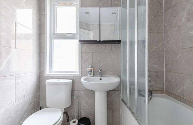 Spacious & Newly Renovated 4BD House East Ham! - Foto 31