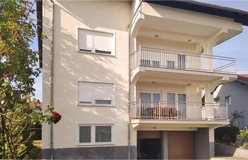 Beautiful Home In Dugo Selo With Wifi - Foto 16