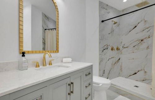 Luxury 7BR Buckhead Oasis w Pool Gameroom Firepit - Foto 73