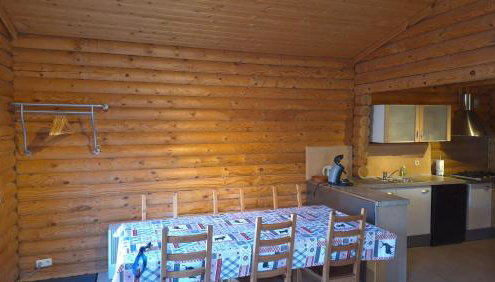 CHALET EN FUSTE, JACUZZI PRIVE, TERRASSE et VUE MONTAGNE DANS CAMPING 3 ETOILES - Foto 5