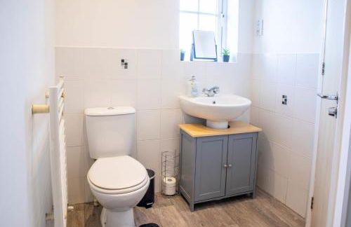 Contractor‑Heaven 5BR Home 4.5 Baths Wakefield - Foto 49