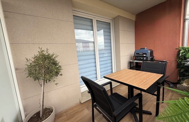 Suite Eden Spa, Appart-hôtel 3 étoiles 40m2 aux portes de Lens, Spa privé illimité, Écran géant, Box Orange, Netflix et Sport, Patio couvert barbecue, Parking gratuit en résidence privée calme, Chambre séparée, Cuisine équipée, Lit Queen Size, Wi-Fi fibre - Foto 37