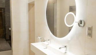 Suite Montrachet 4 personnes vue cathédrale 1 Place de parking - Foto 5, towels, Shower