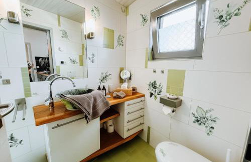 Schäfers - Ihr Wohlfühlort - Hochwertige Ausstattung, Naturgrundstück mit Bachlauf, Terrassen, WLAN, Parken - an 2 Seen bei Leipzig - Foto 56