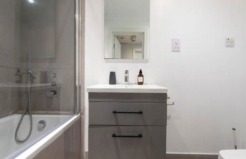 Elevated Elegance 1BR 1BA Flat in Wellmeadow Rd 65B - Foto 3