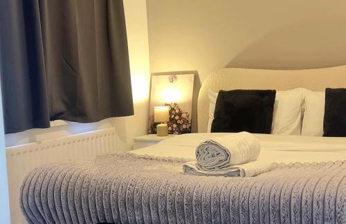 Stunning Lux 3 Bedroom home Priv Parking in Birmingham - Photo 12