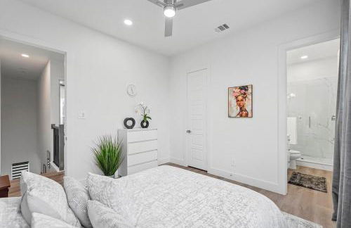 Upscale 2BR Hideaway, Ensuite Bliss, Pet-Friendly - Foto 25