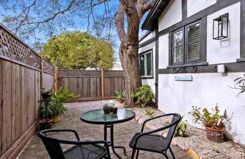 Santa Barbara Beach Cottage - Photo 19