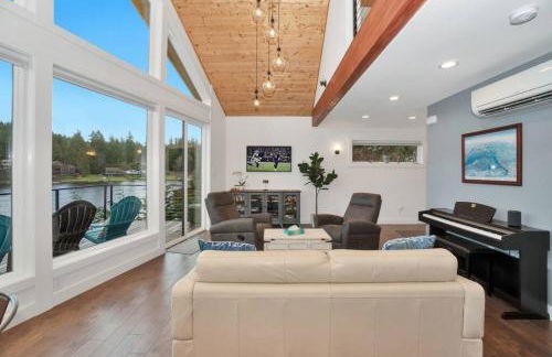 Lakefront Escape with Fire Pit and Views - Foto 7