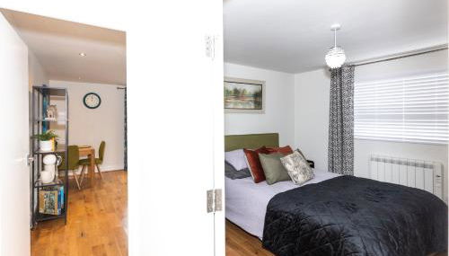 First Class Flat - Photo 2