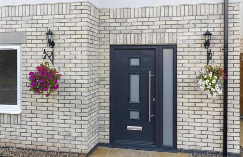 SAV 5 bedroom Executive detached house in Leiceste - Photo 2