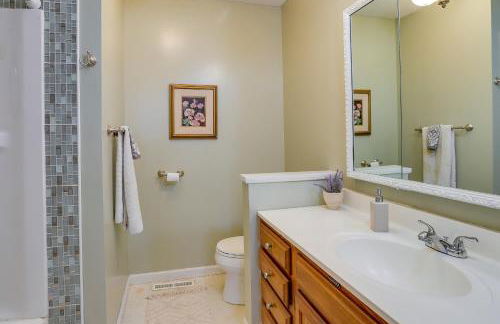 Charming Paris Home with Porch Hunt and Unwind! - Foto 17