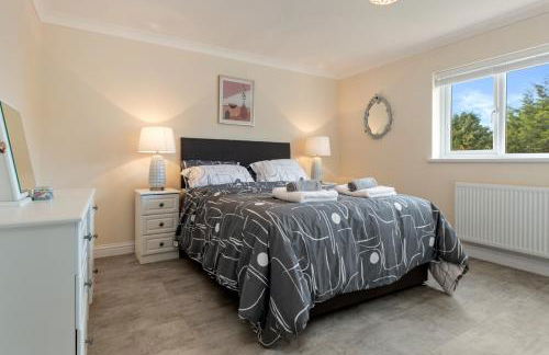 Maynor - Large Luxury House, Log Burner, Central Location - Photo 47