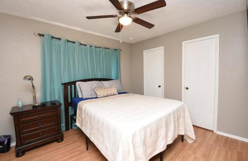 10 Minutes from IAH and Mall, Newly Rehabbed - Foto 27