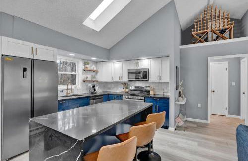 Pocono Blue with Paddleboards, Spa, Indoor Jacuzzi, GameRoom, Lake, EV - Foto 10