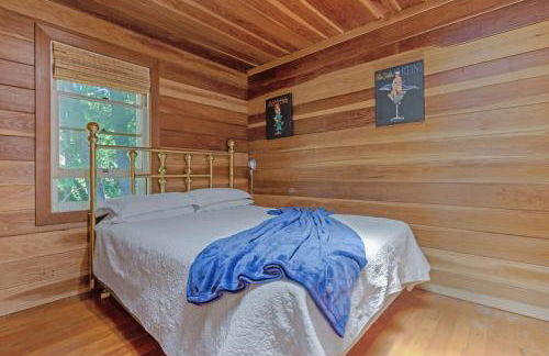 Cozy Riverfront Cabin Just Steps to the Russian River with Beach Access & Wood Stove - Foto 19