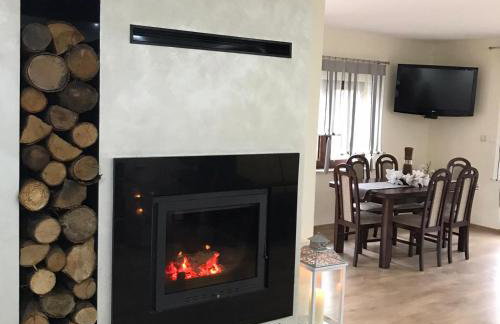 Urokliwy Domek nad Brzegiem Jeziora - Foto 1