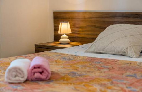 2 Bedroom Nice Apartment In Lovrecica - Foto 17