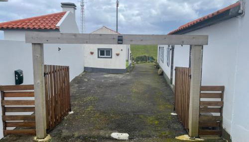 House In The Valley - Photo 4