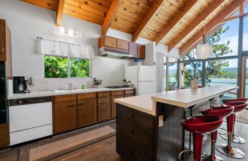 Moonlight Shores Lakefront - Lakefront home with hot tub! - Foto 9