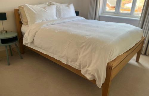 Bright, modern & close to historic town - Photo 2