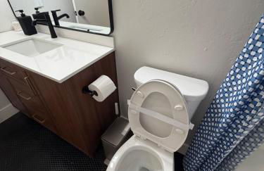 Spacious 4BR Family Home Free Parking, Fast WiFi, Near Galleria & Fountains - Foto 12