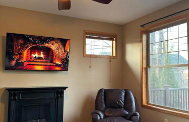 Woodlawn Lakeside Retreat - 2 BR Waterfront Cabin - Foto 8