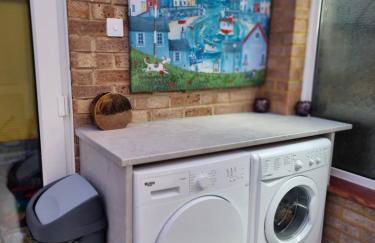 28 ExcellentStays - Heathrow - 5 Bedroom House - Foto 27