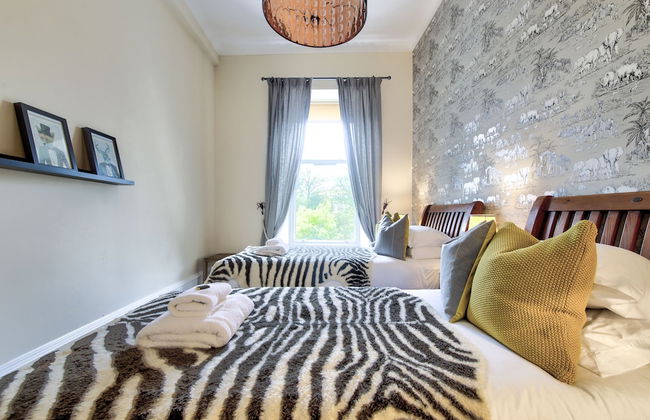 Maya's Glasgow Holiday Homes - Photo 7