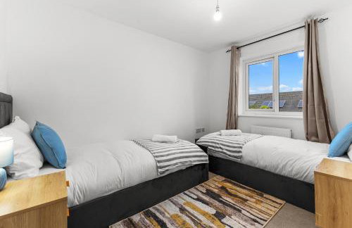 3 Bedroom house with 5 beds and Parking 18LW - Photo 6