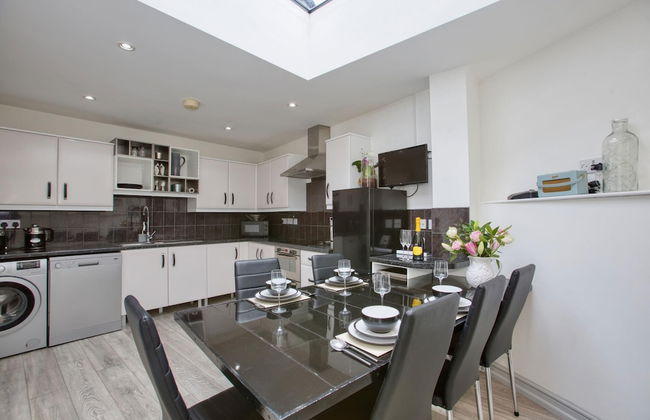 Fantastic 1BD Hideaway, 2 Minutes to the Sea - Photo 7