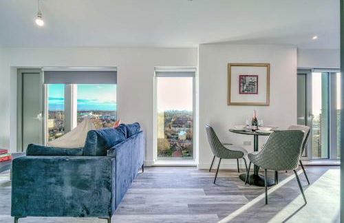 2-BR Flat - City & Town Centre View -1 Minute to Train & Tram Station - Sleeps 5 - Foto 14