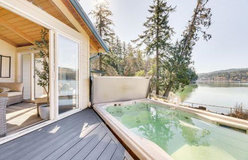 Waterfront Washington Getaway with Hot Tub and Deck! - Foto 19