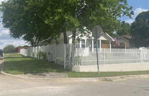 StockYards! Less than 4 minutes-Sleeps 8-Lee House - Foto 50