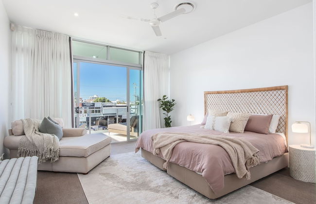 Mermaid Beach Luxury Penthouse - Photo 12