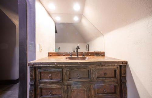 HIGHLANDS CASTLE overlooking Lake George plus 2 other CASTLES & SUITES - Foto 24