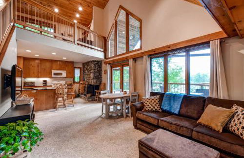 Waterfront Highland Lake Home with Deck and Dock - Foto 3