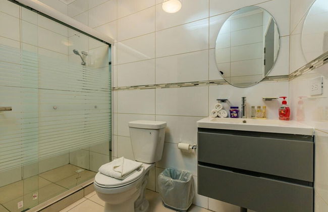 NEW 6BR Villa w Pool Across Street Palmbeach - Foto 46