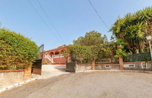 Gorgeous Home In Alhaurin De La Torre - Photo 13