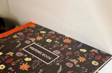 Forest Path luxury Studio Apartment with large bedroom bathroom and sauna Sleeps up to 4 - Photo 9